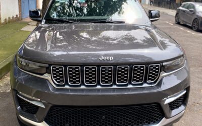 2025 CHEROKEE SUMMIT 4X4 V6 – COLOR GRIS