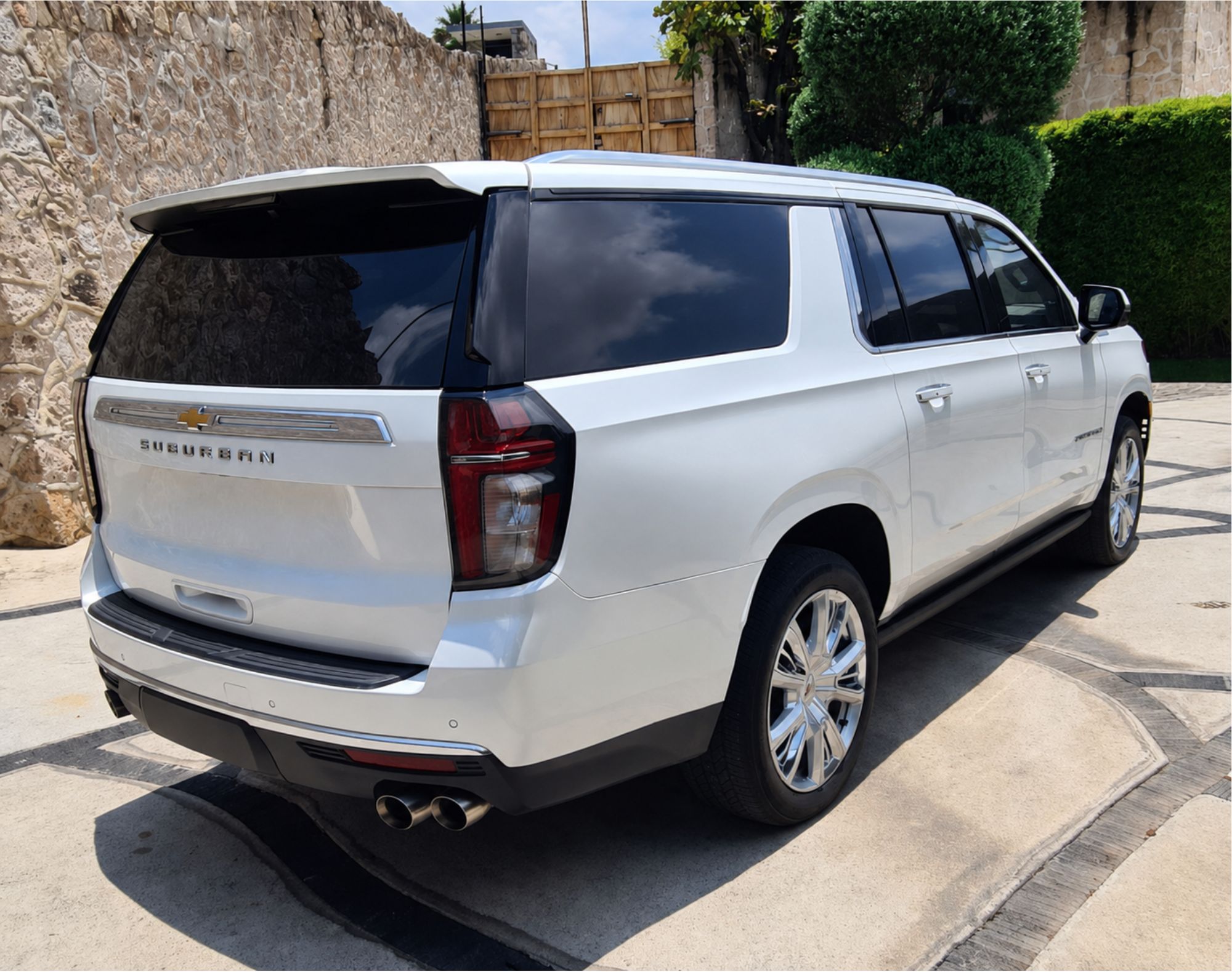 2021 SUBURBAN HIGH COUNTRY - COLOR BLANCO - Imagen 10
