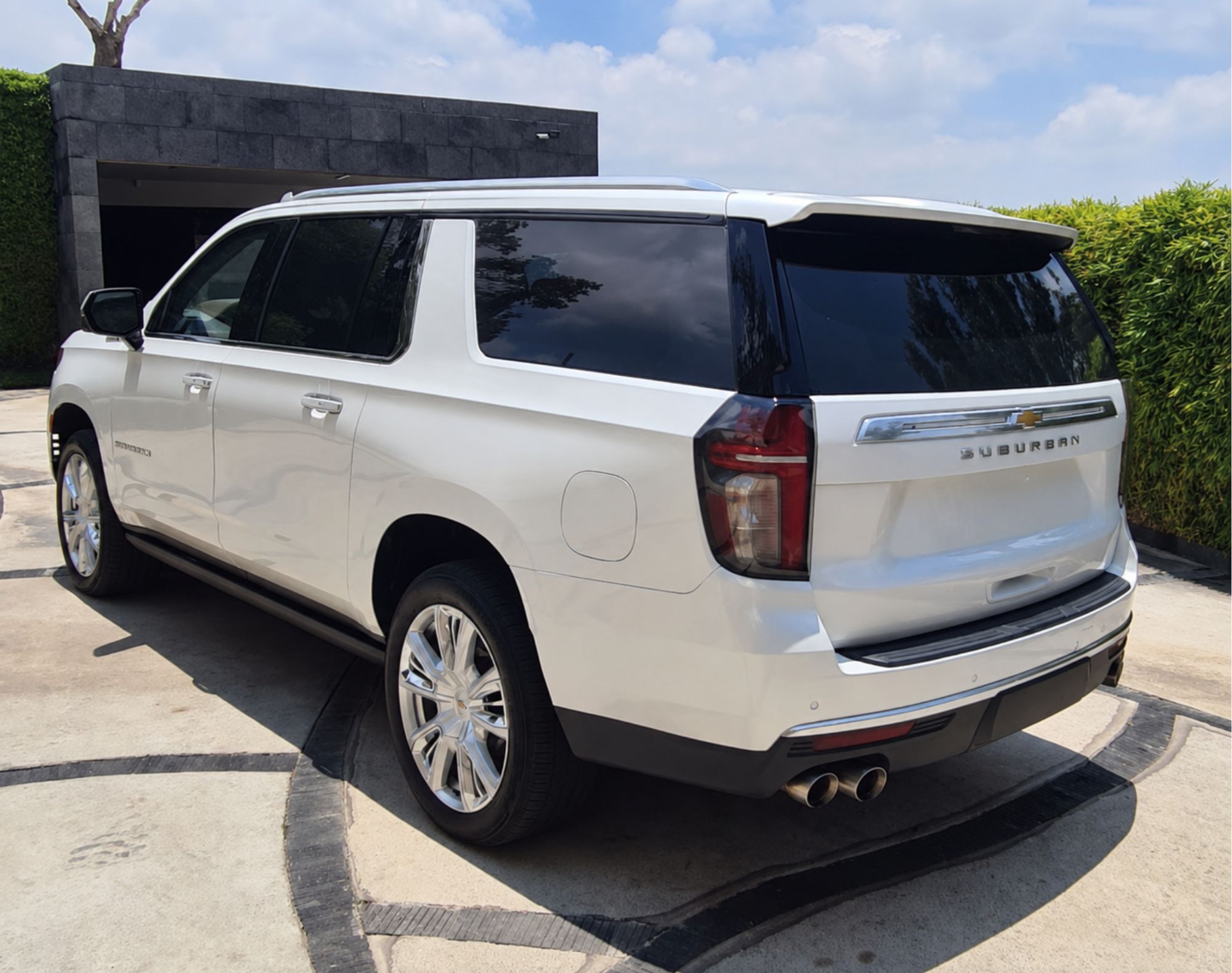 2021 SUBURBAN HIGH COUNTRY - COLOR BLANCO - Imagen 11