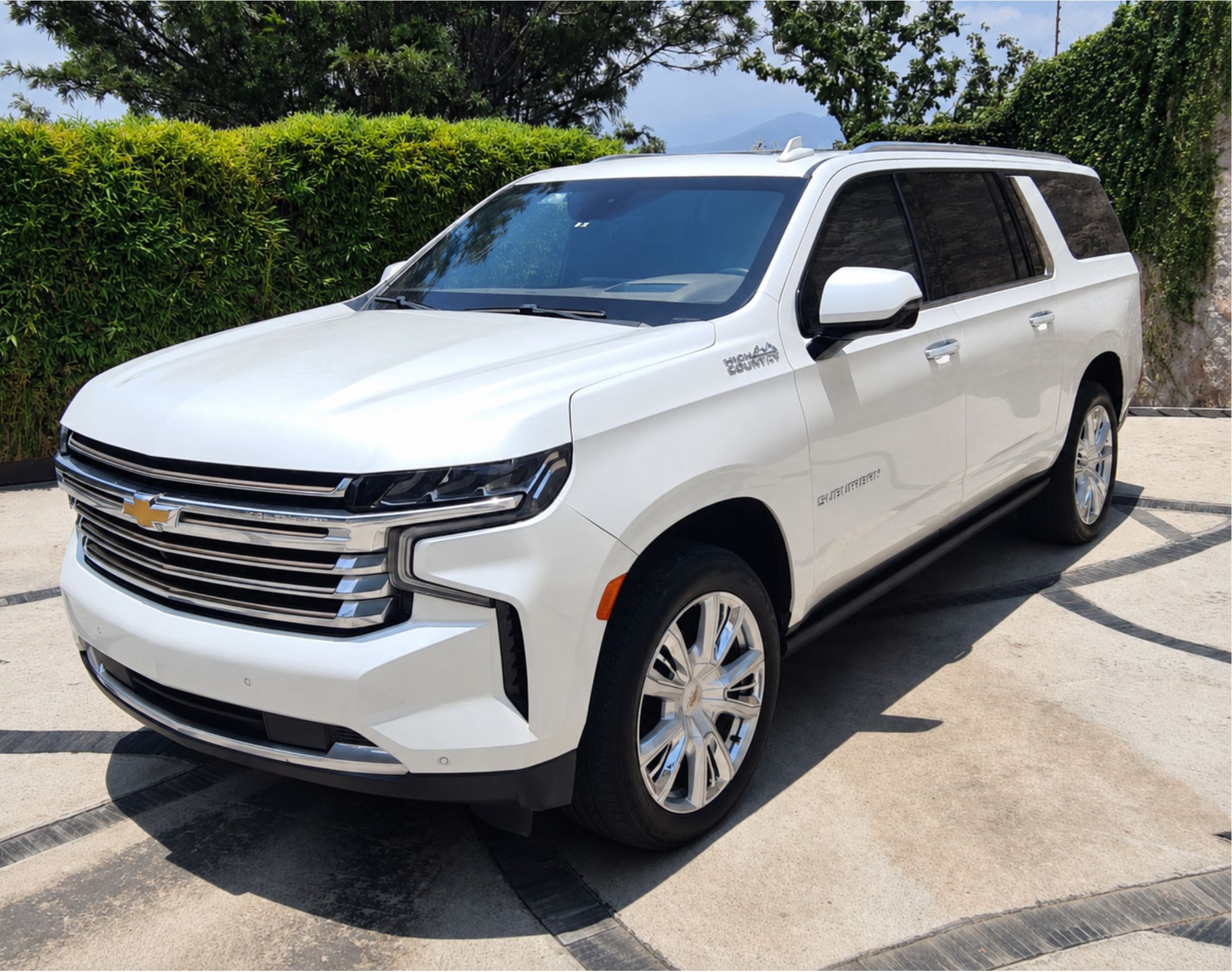 2021 SUBURBAN HIGH COUNTRY - COLOR BLANCO - Imagen 2