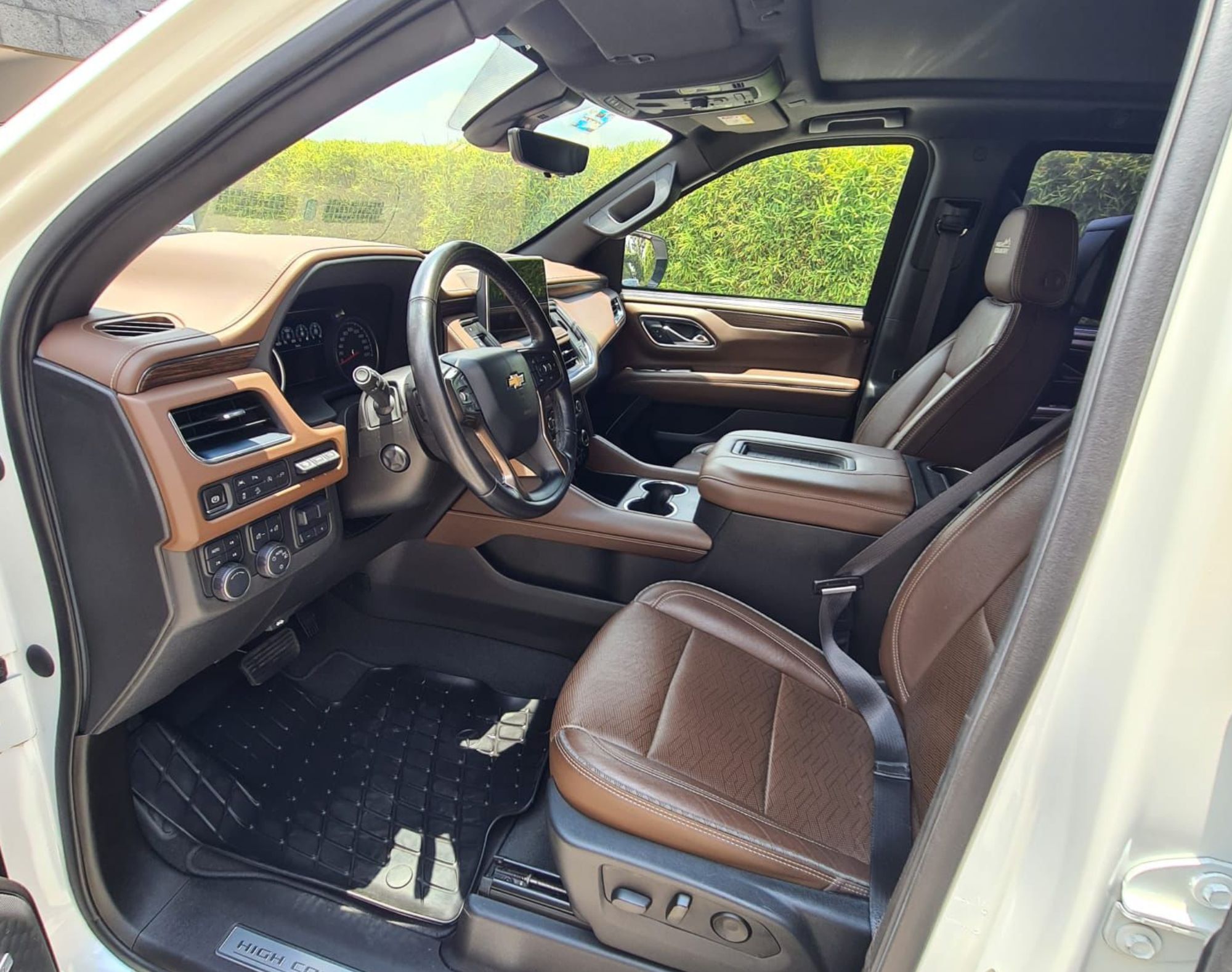 2021 SUBURBAN HIGH COUNTRY - COLOR BLANCO - Imagen 4