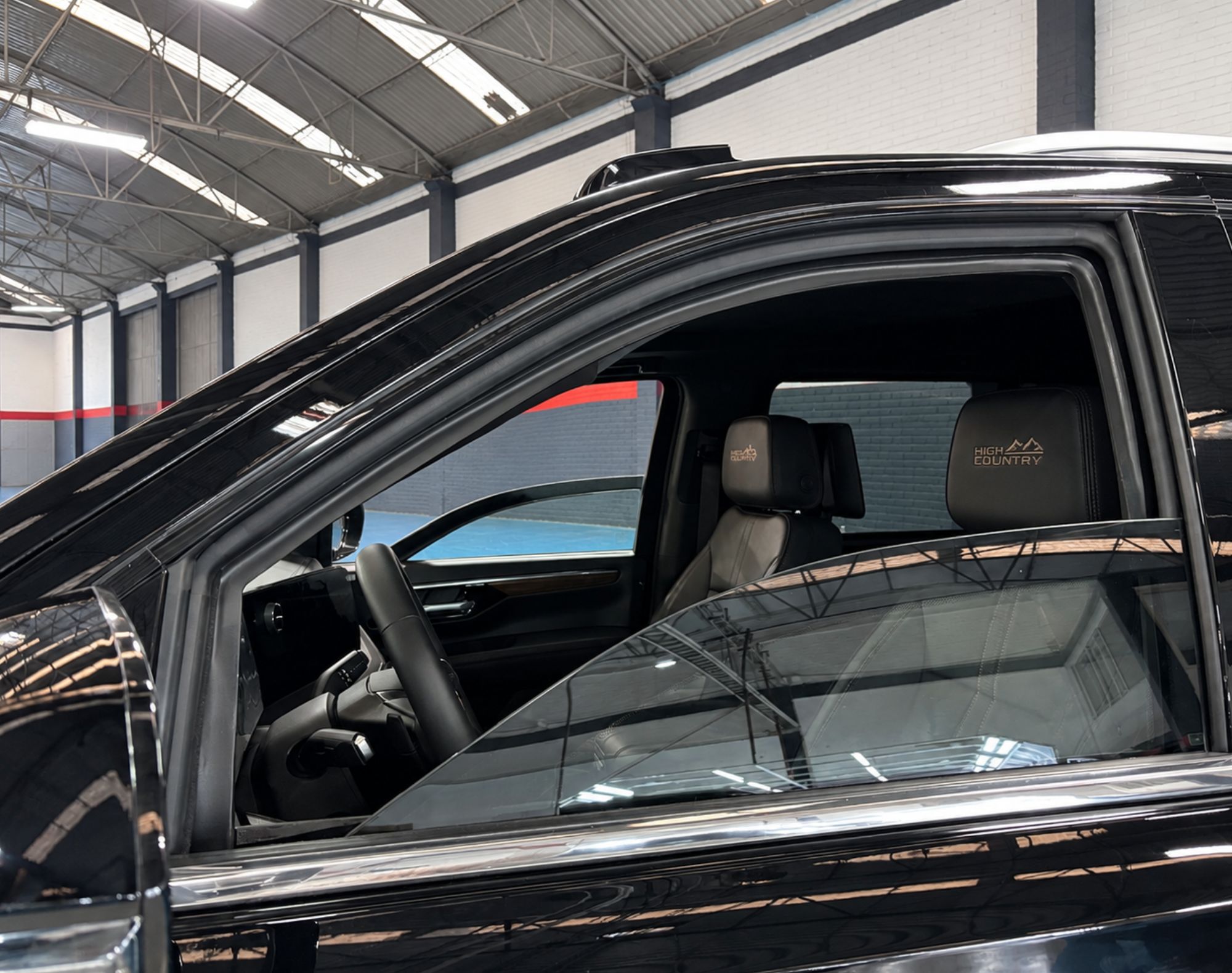 2026 SUBURBAN HIGH COUNTRY NIVEL 4 – COLOR NEGRO - Imagen 10