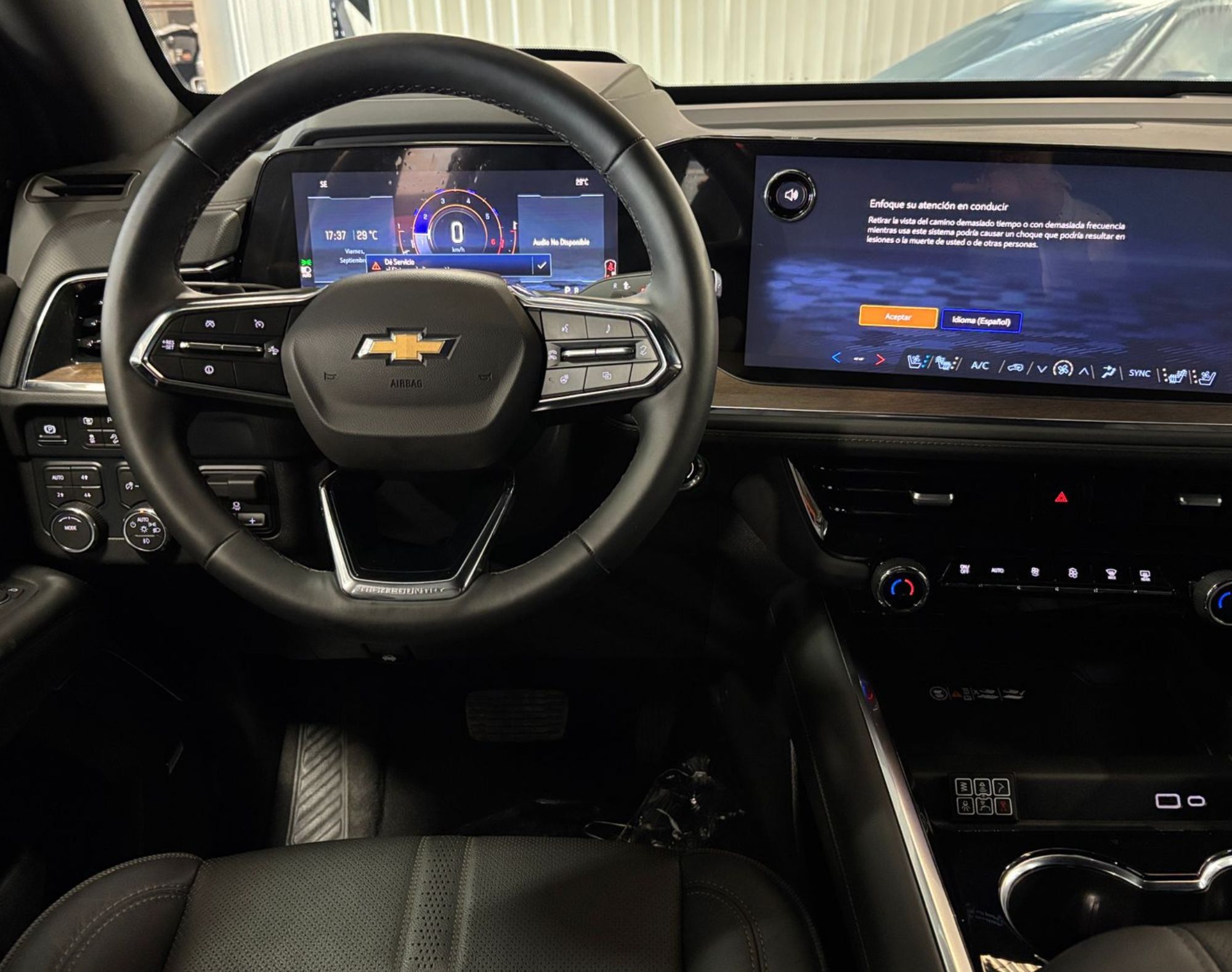 2026 SUBURBAN HIGH COUNTRY NIVEL 4 – COLOR NEGRO - Imagen 3