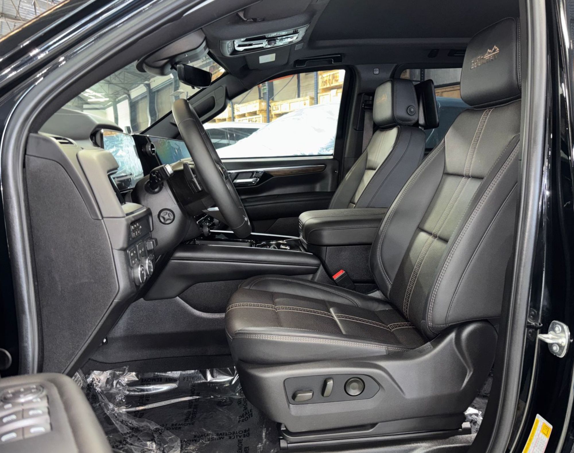 2026 SUBURBAN HIGH COUNTRY NIVEL 4 – COLOR NEGRO - Imagen 4