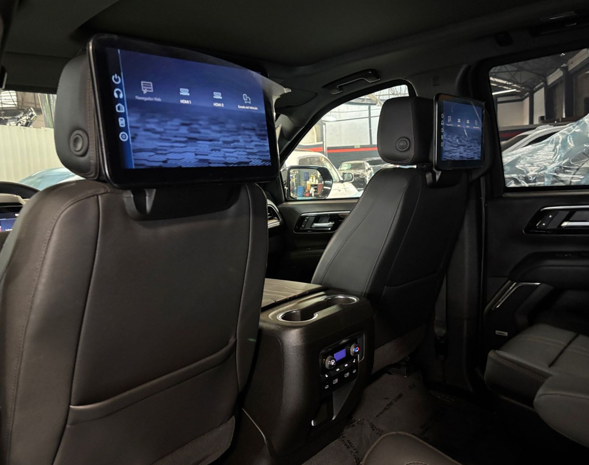 2026 SUBURBAN HIGH COUNTRY NIVEL 4 – COLOR NEGRO - Imagen 5